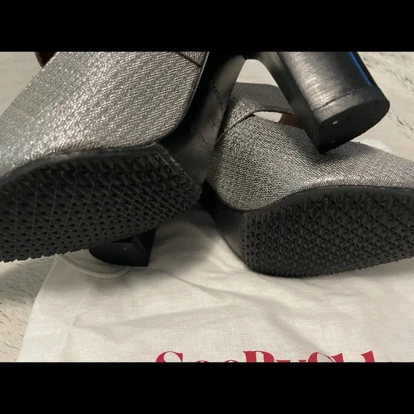 Beautiful See By Chloe silver Mary Jane pumps - Picture 12 of 16